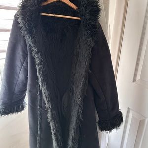 This is a warm coat still stylish made in Paris